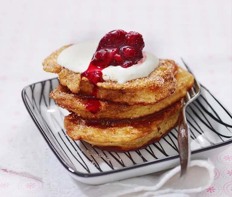 Miniriddare med hallon och vaniljcrème fraiche