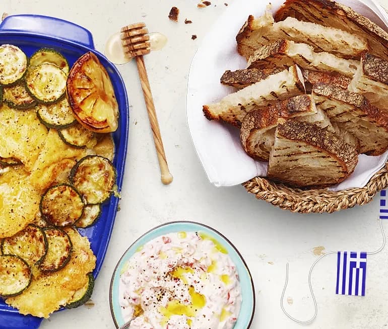 Citron- och vitlöksstekt saganaki med paprikayoghurt