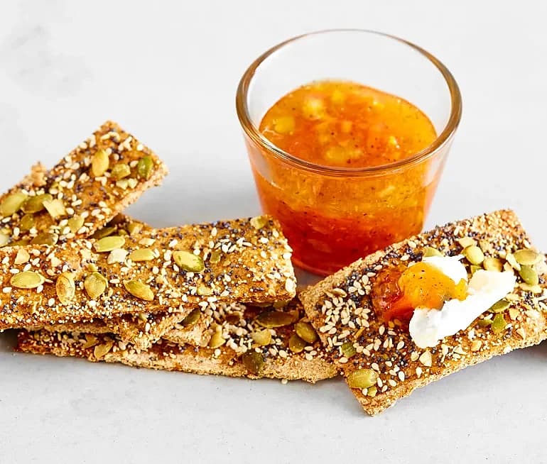 Knäckebröd med smak av lakritsrot och örter