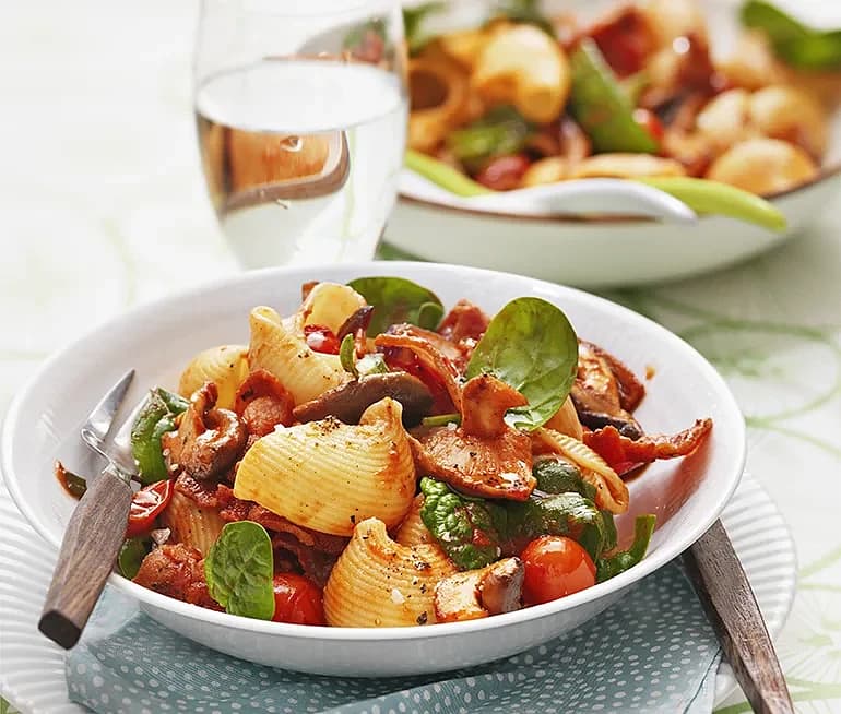 Lumaconi med shiitake och bacon