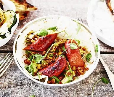 Chorizo med rostad majs- och avokadosallad