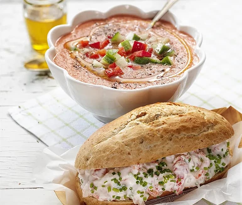 Gazpacho med kräftbaguette