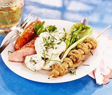 Salsiccia med salladslök och örtdipp