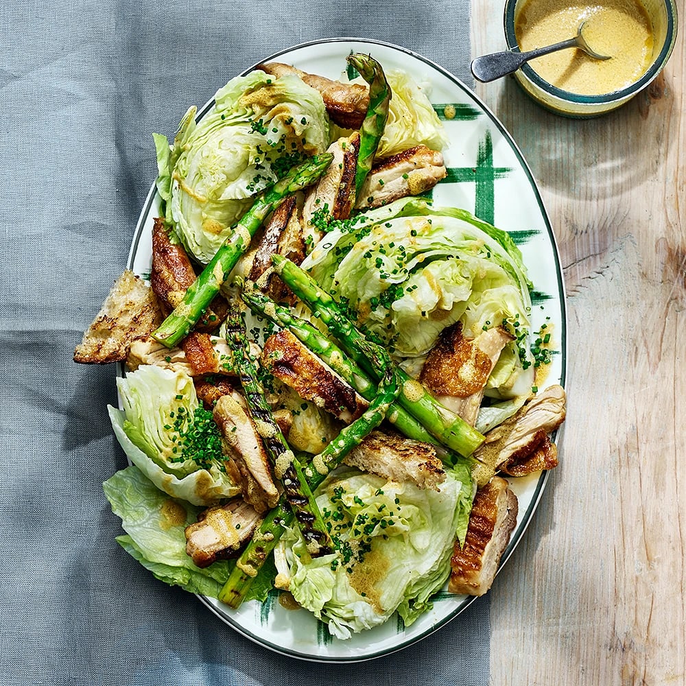 Grillad sparris- och kycklingsallad med senapsdressing