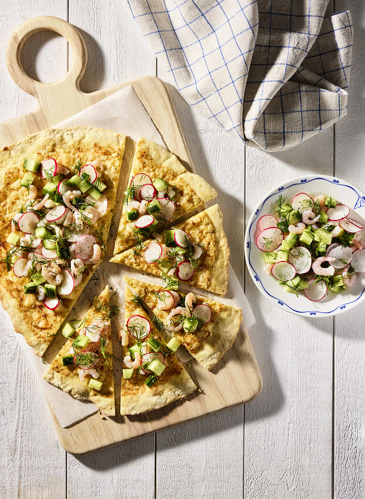 Pizza bianca med räkor, dill och citron