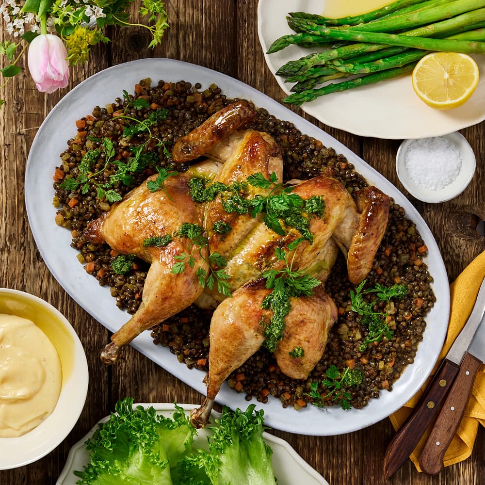 Hel kyckling med linser och salsa verde