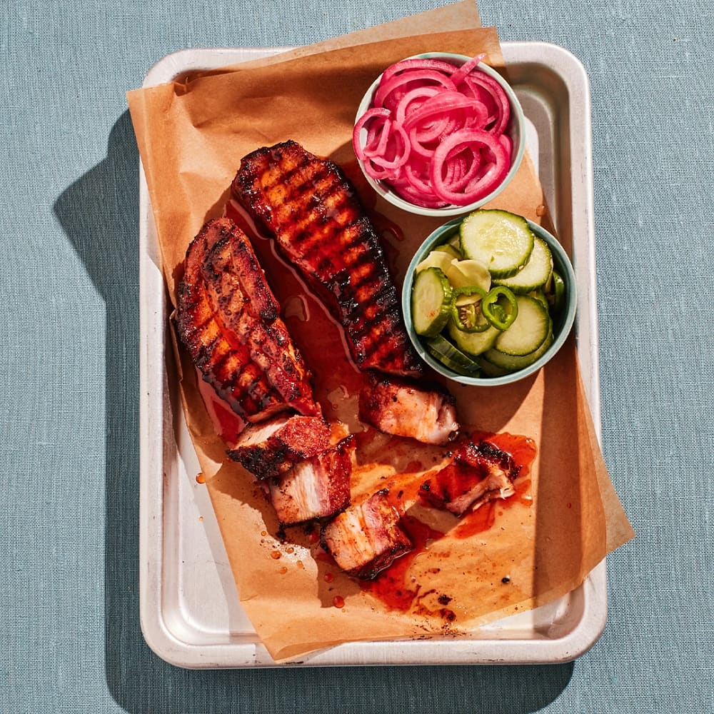 Rökt, grillad fläsksida med srirachasirap