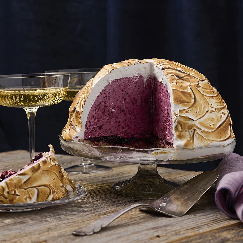 Baked alaska med svarta vinbär