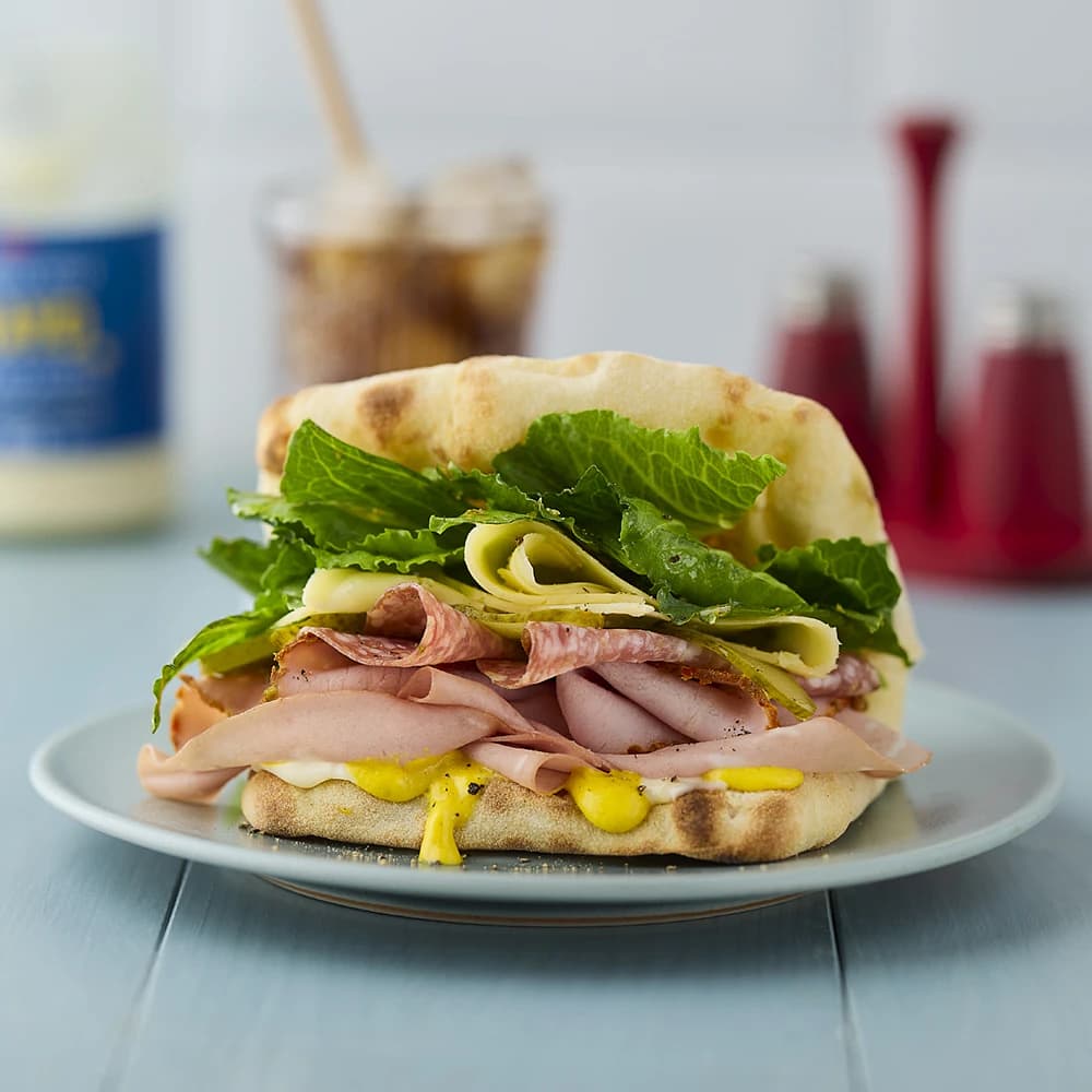 Amerikansk pinsamacka med ost och pickles
