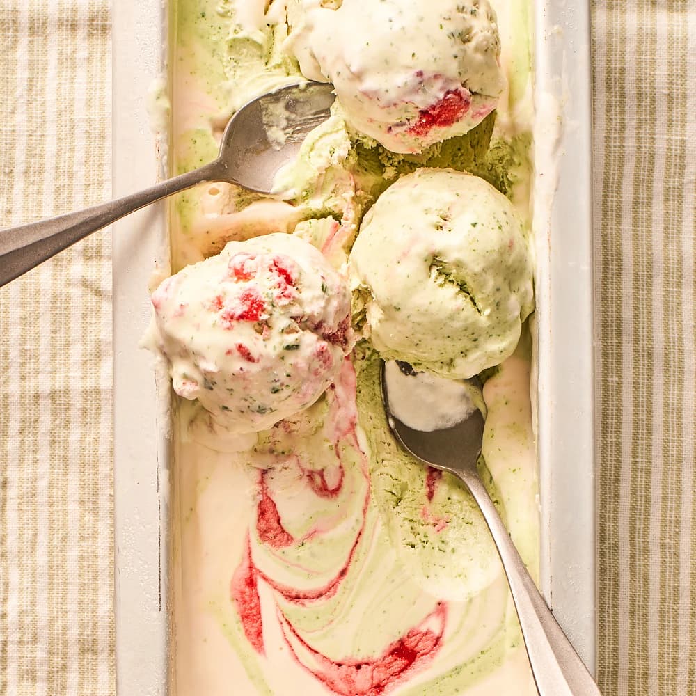 Glass med rostade jordgubbar