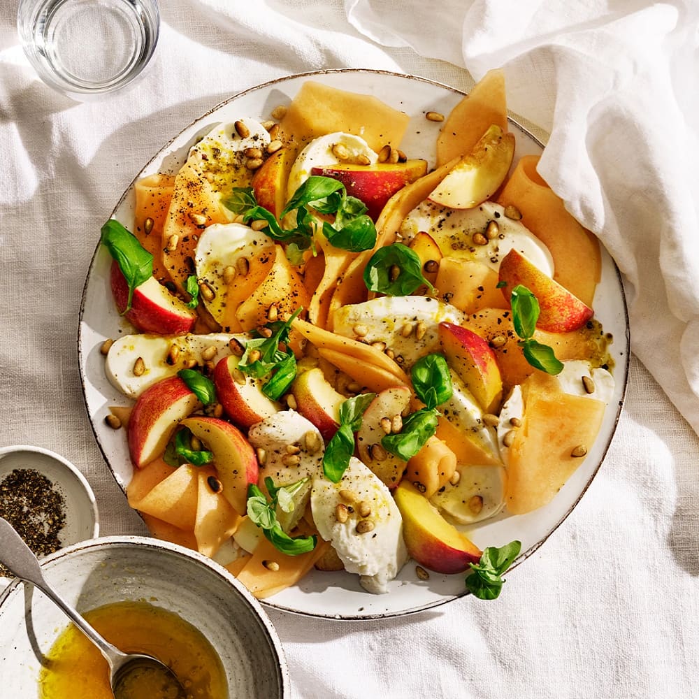 Caprese med mozzarella, persika och melon