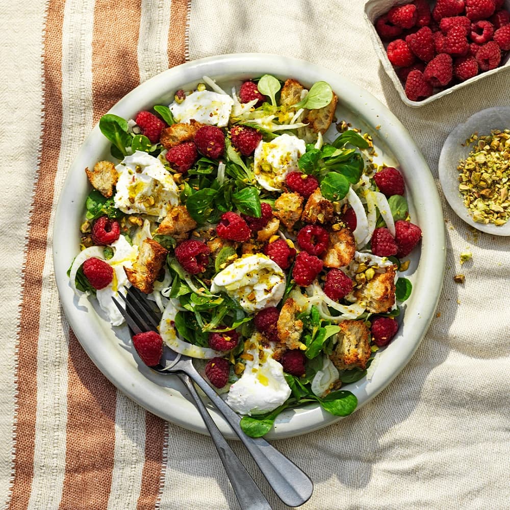 Fänkålssallad med hallon och mozzarella