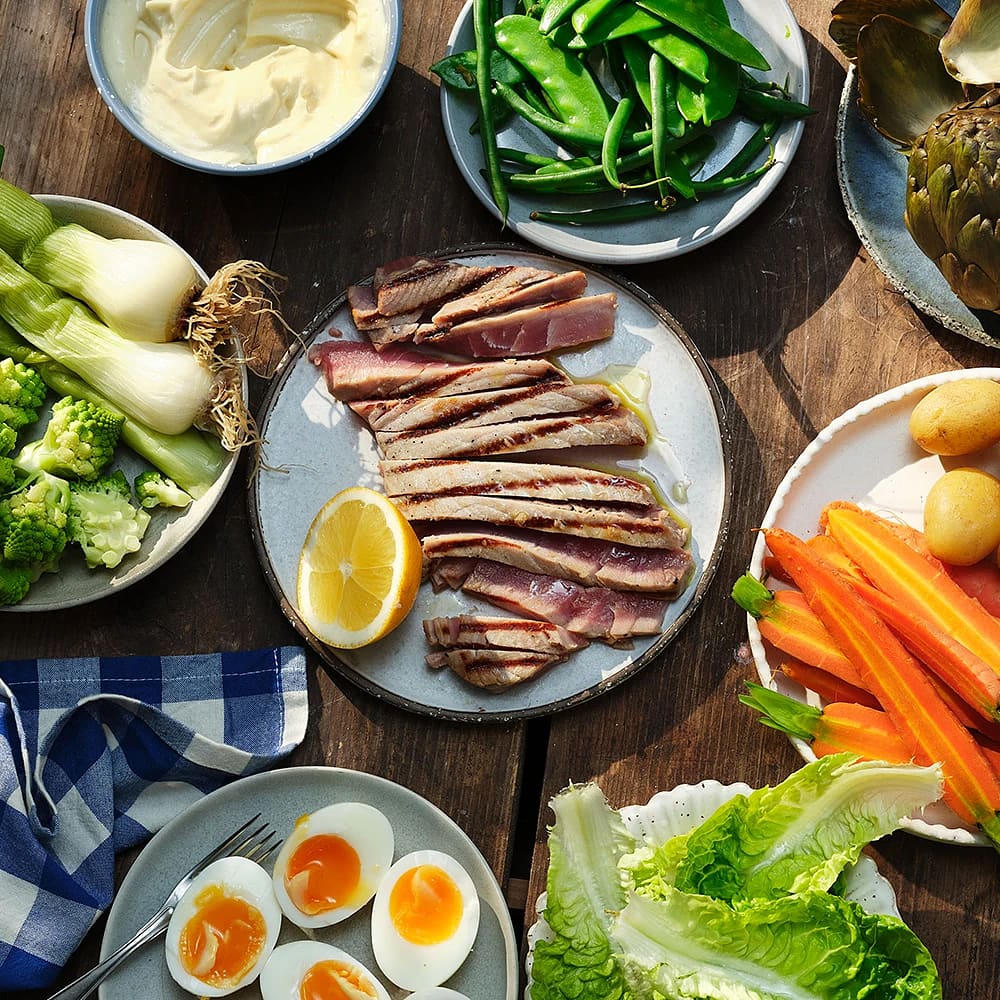 Grand aioli med grönsaker och grillad tonfisk