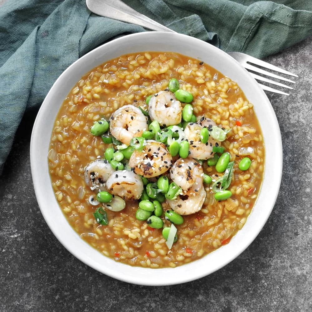 Ramenrisotto med vitlöksstekta räkor