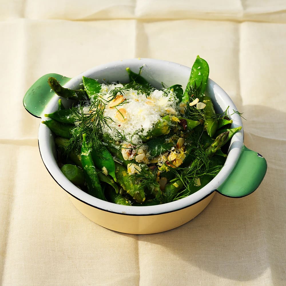 Smör- och citronslungad sparris med parmesan och mandel