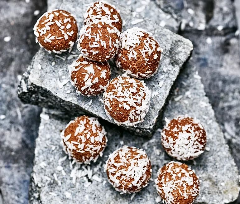 Raw food bollar 12 nyttiga recept med spännande smaksättningar ICA